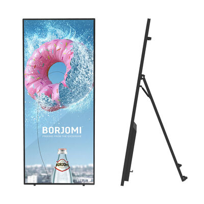 Kalite VETO 70 inç 4K çözünürlüklü LCD Reklam ekranı Tekerlekli taşınabilir dijital işaretleme Fabrika